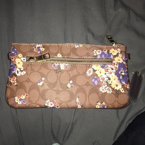 Coach Purse, turns: Clutch, Wristlet, crossbody - Picture 3 of 7